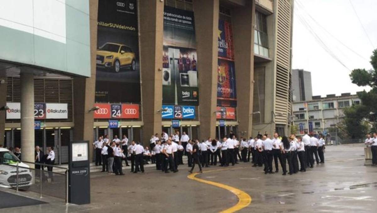 La locura en las afueras del Camp Nou tras cerrar estadio para el Barcelona-Las Palmas
