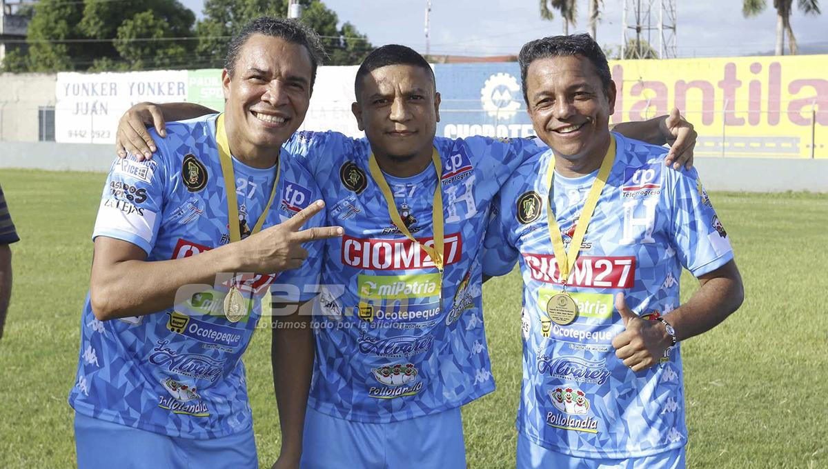 Así fue el homenaje a Carlos Pavón: marcó dos goles, Dani Turcios con su bella novia y las risas con Rambo y Tyson