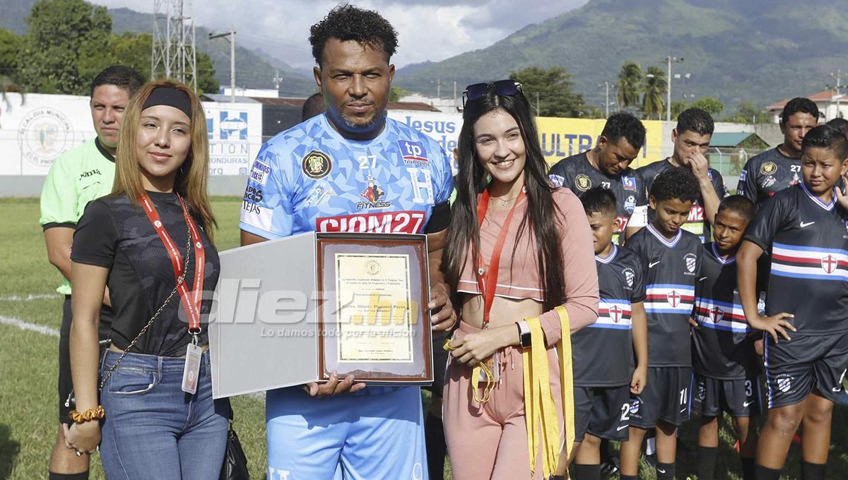 Así fue el homenaje a Carlos Pavón: marcó dos goles, Dani Turcios con su bella novia y las risas con Rambo y Tyson
