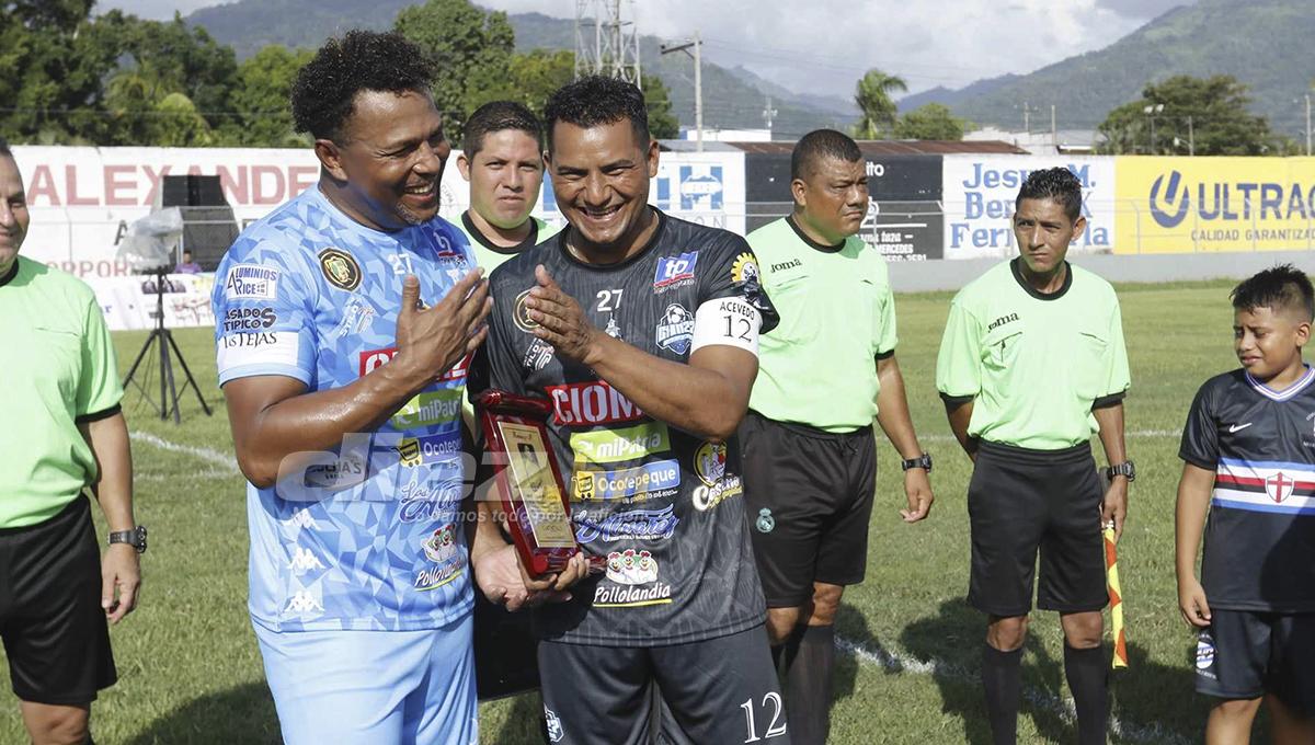 Así fue el homenaje a Carlos Pavón: marcó dos goles, Dani Turcios con su bella novia y las risas con Rambo y Tyson