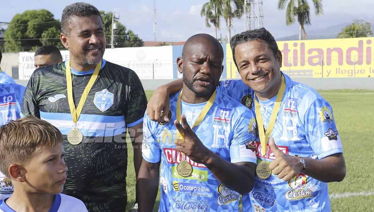 Así fue el homenaje a Carlos Pavón: marcó dos goles, Dani Turcios con su bella novia y las risas con Rambo y Tyson