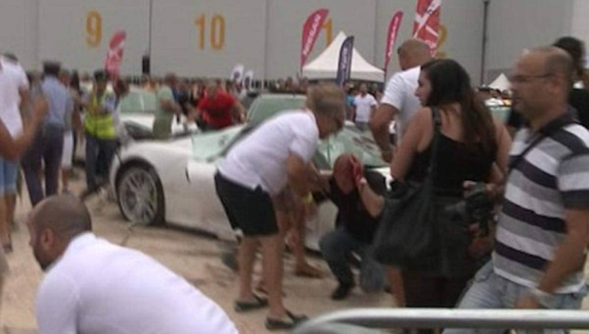 DE TERROR: Uno de los hombres más ricos del mundo arrolla a 26 personas en su auto de 1.2 millones de dólares