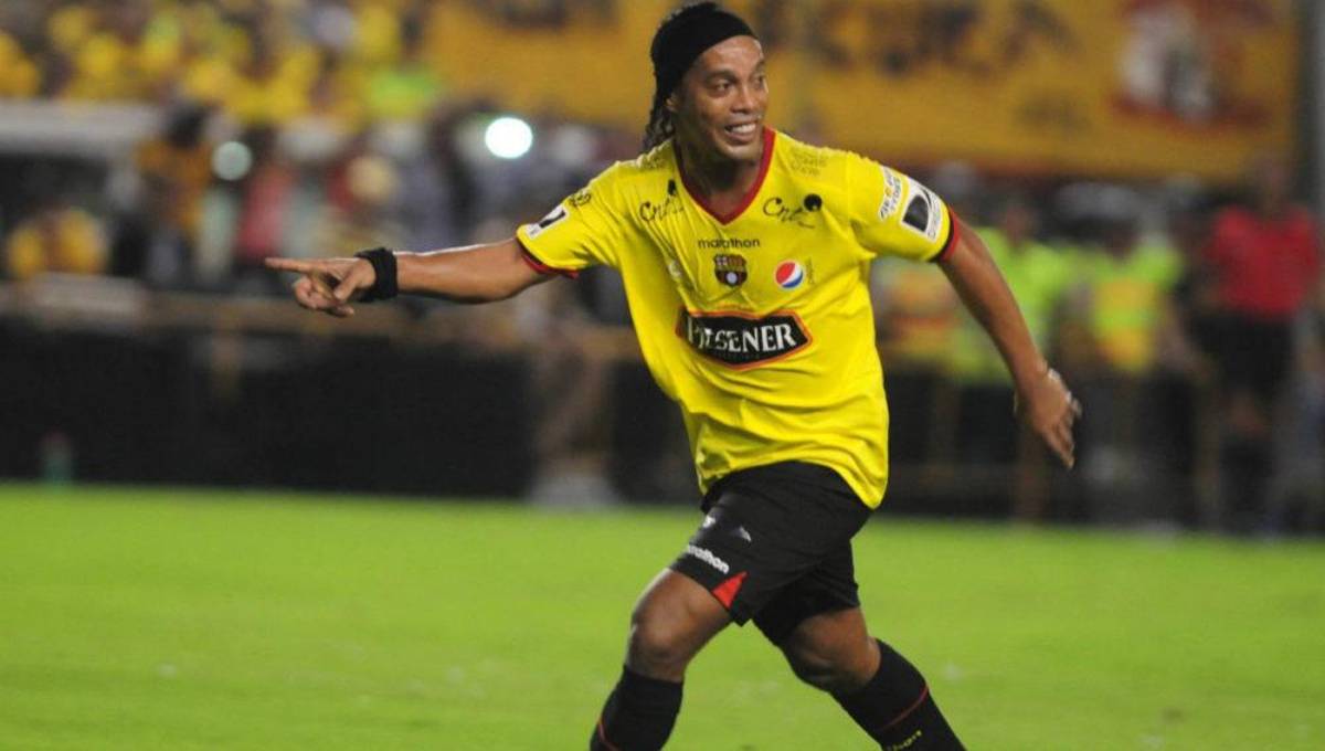 Ronaldinho sorprende: este es su nuevo e inesperado trabajo ¿Dejará el fútbol de exhibición?