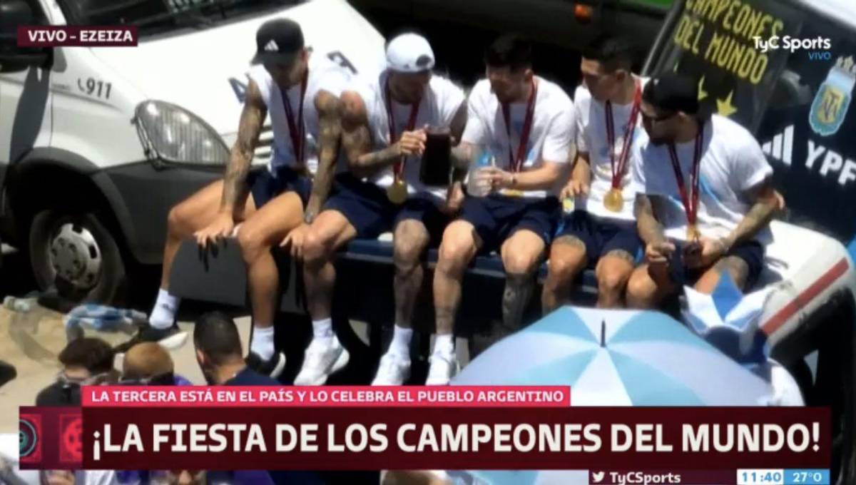 Cinco millones en la caravana de Argentina: Messi bebiendo alcohol, polémica foto de Otamendi y propuestas indecentes