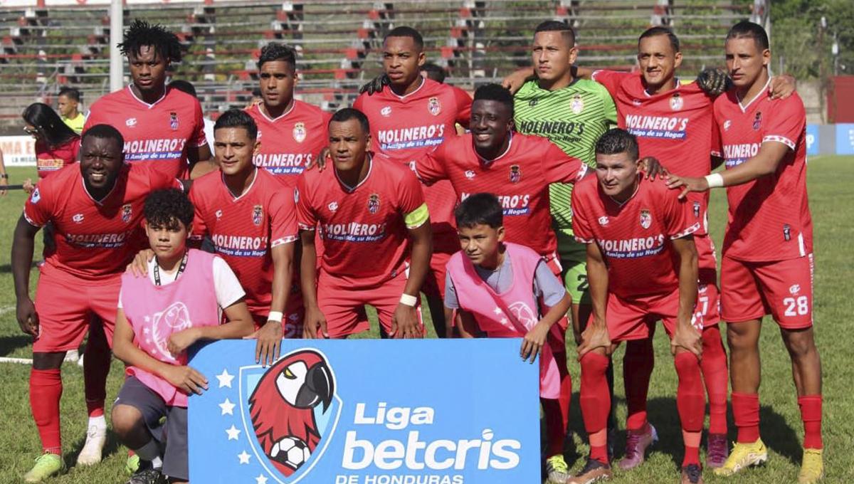 Salió del retiro para ayudar a Real Sociedad: “Ya estaba retirado y volví al fútbol por Rony Martínez, me dijo que viniera al equipo y acá estamos”