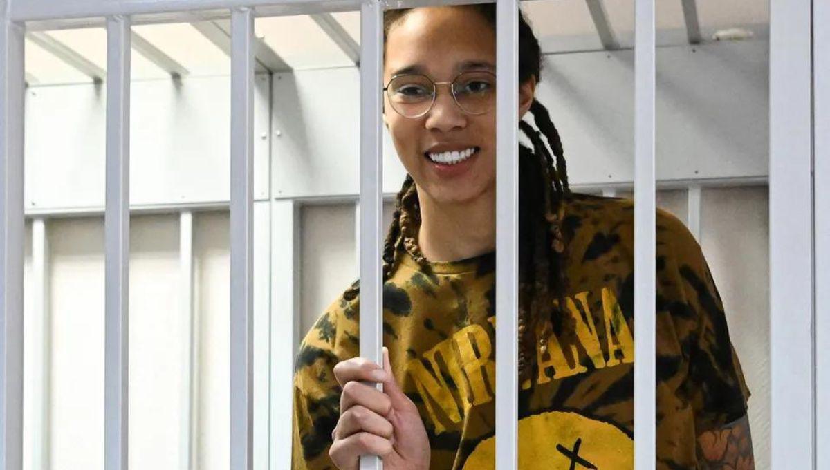 La basquetbolista Brittney Griner fue liberada en un intercambio de prisioneros con Rusia