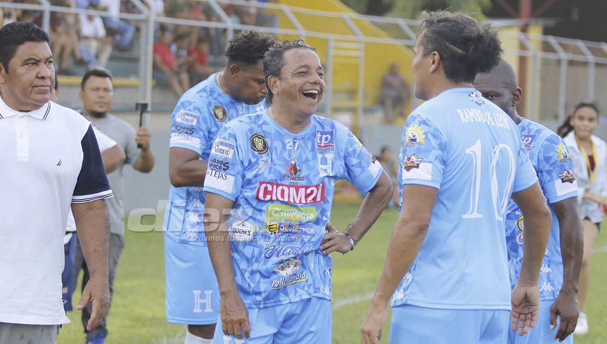 Así fue el homenaje a Carlos Pavón: marcó dos goles, Dani Turcios con su bella novia y las risas con Rambo y Tyson