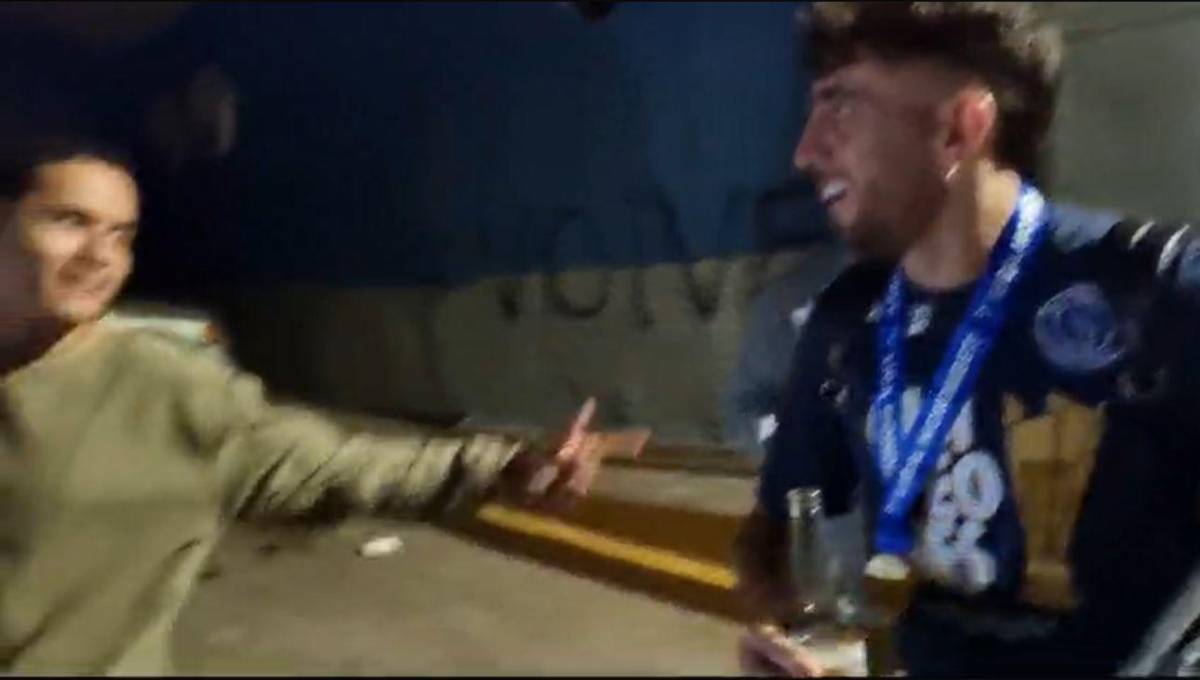 Figura del Motagua jugó enfermo, pero salió celebrando con una cerveza y el que recibió flores: lo que no viste del festejo del Ciclón