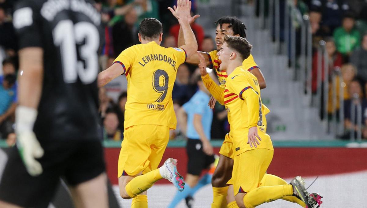 Ansu Fati marcó golazo y Lewandowski hizo doblete en la paliza del Barcelona sobre el Elche previo al Clásico
