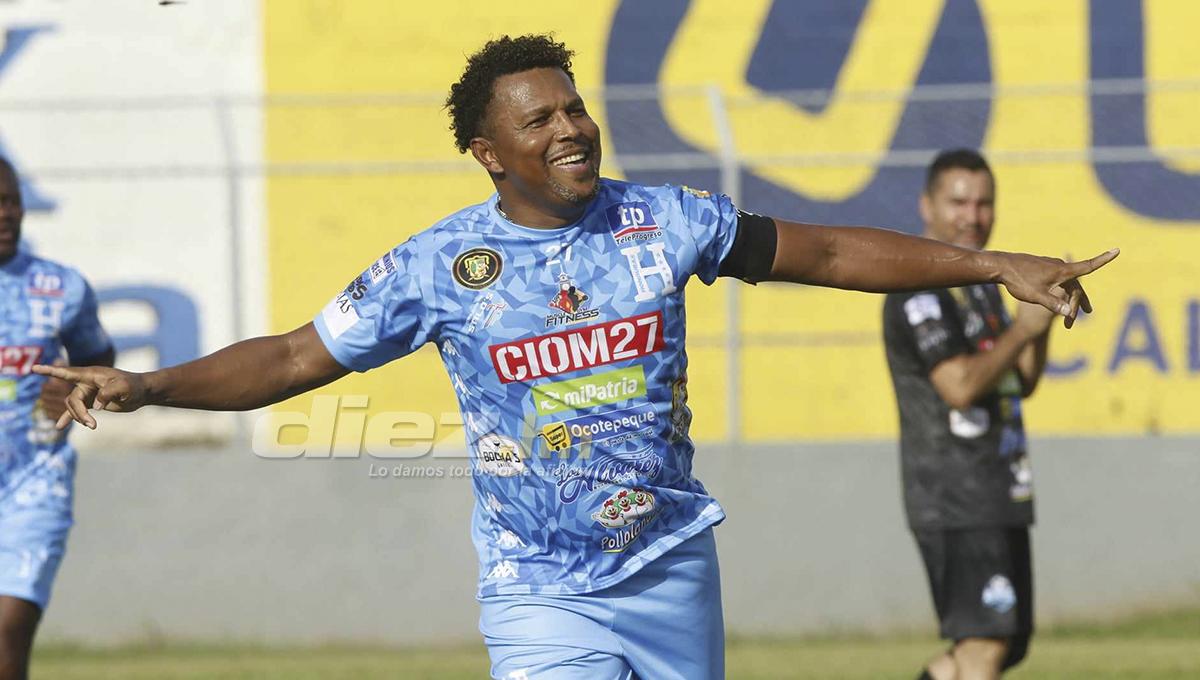 Así fue el homenaje a Carlos Pavón: marcó dos goles, Dani Turcios con su bella novia y las risas con Rambo y Tyson