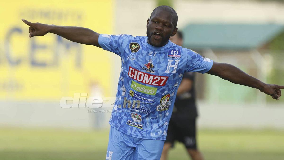 Así fue el homenaje a Carlos Pavón: marcó dos goles, Dani Turcios con su bella novia y las risas con Rambo y Tyson
