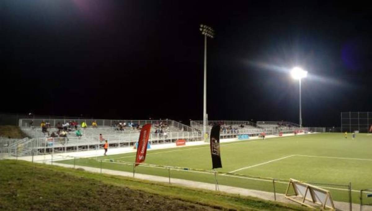 ¿Mejores que en Honduras? Los humildes, pero bonitos estadios en el Caribe