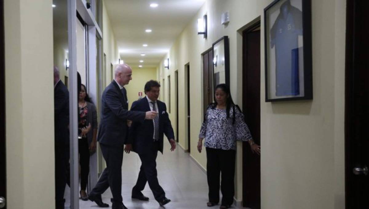 ¡Bonito y moderno! Gianni Infantino inaugura el hotel de las selecciones de El Salvador