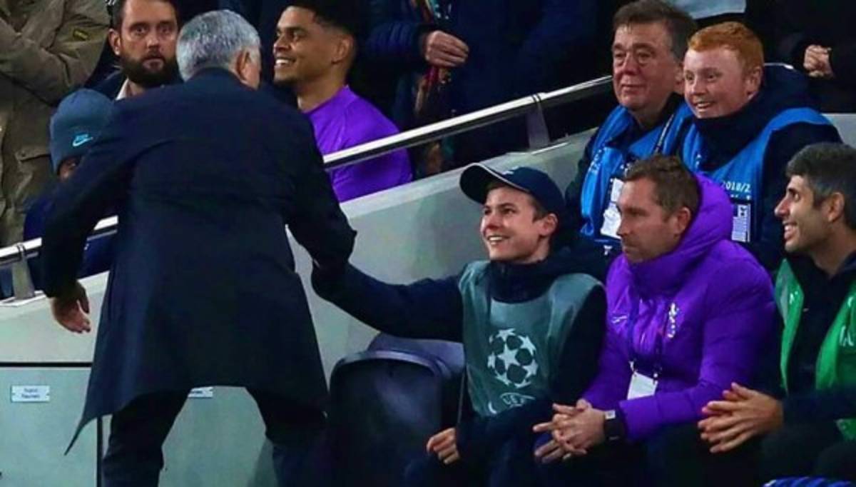 Lo invitó a comer: El detallazo de Mourinho con un recogepelotas que propició un gol