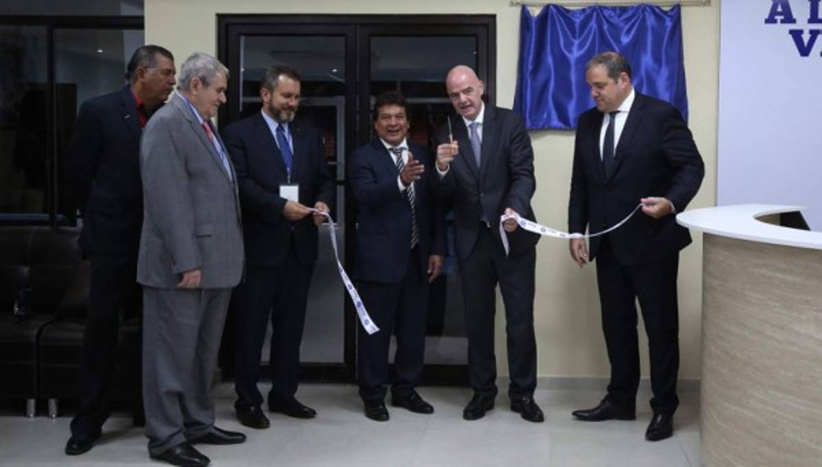 ¡Bonito y moderno! Gianni Infantino inaugura el hotel de las selecciones de El Salvador