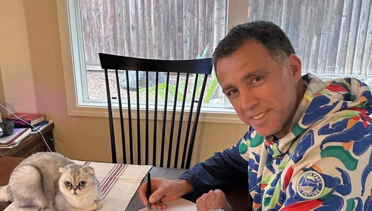 Goleador histórico sufre dura realidad: exiliado de su país por insólita razón y sorprende como inmigrante en EUA