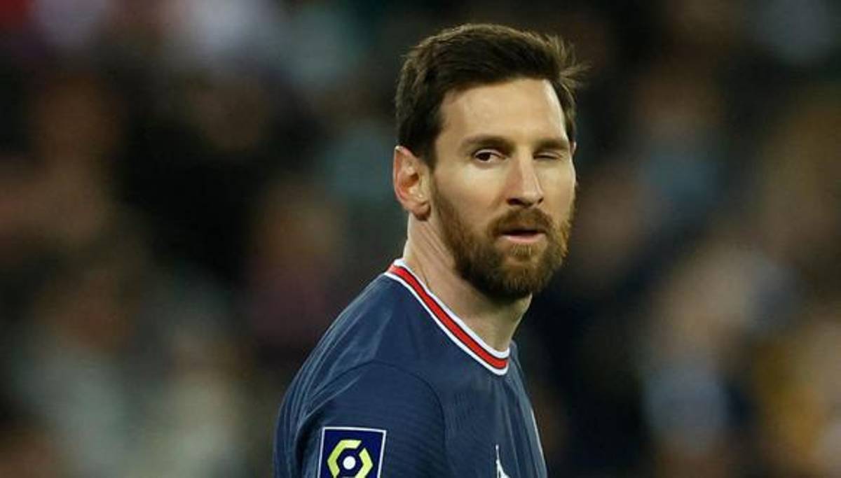 Iniesta supera a Mbappé: Sale a la luz el verdadero sueldo futbolistas mejor pagados del mundo en la actualidad ¿Y Cristiano Ronaldo?