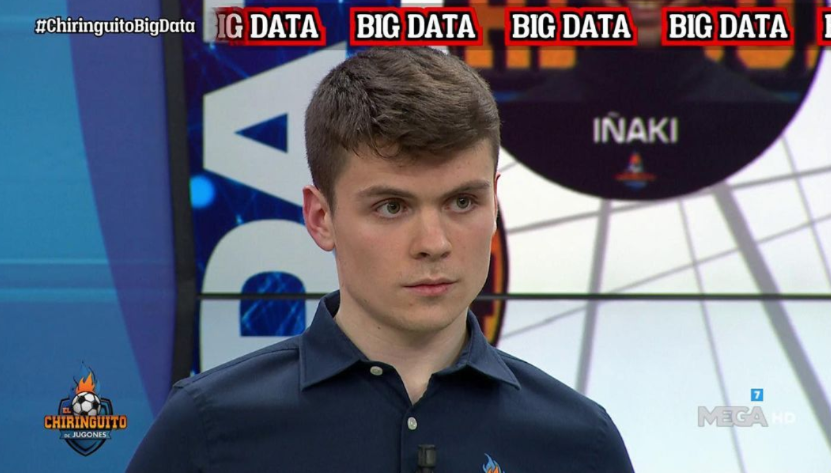 El salario y un exigente horario de trabajo: Pedrerol despide a uno de sus colaboradores más graciosos de ‘El Chiringuito’