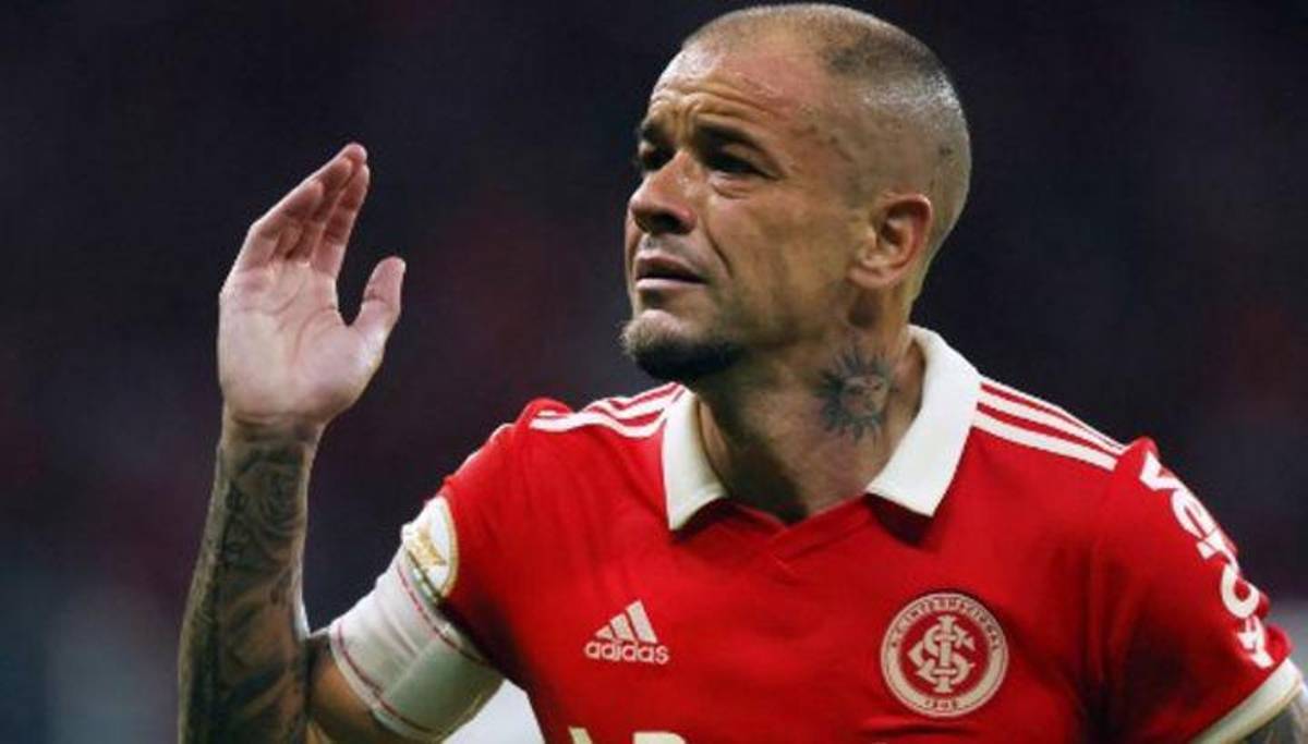 Dolorosas despedidas: los jugadores que dijeron adiós al fútbol en el 2022; Olimpia retiró a uno