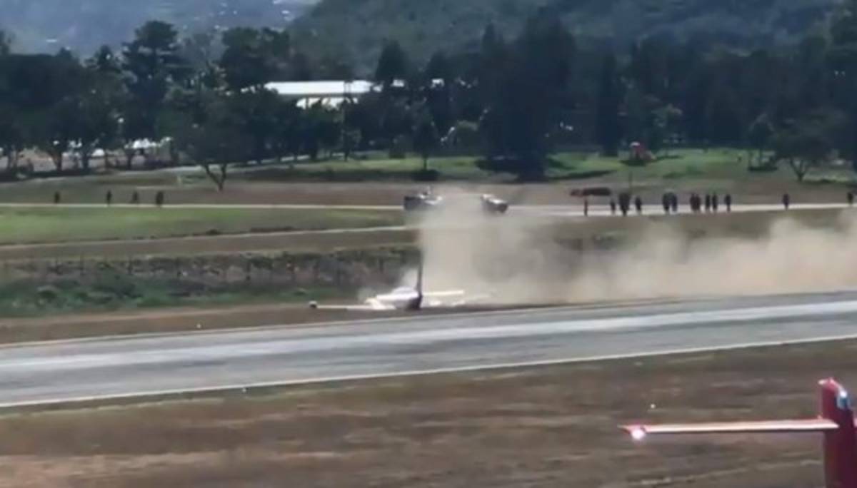 FOTOS: Así fue el aterrizaje forzoso de avioneta en el Toncontín de Tegucigalpa