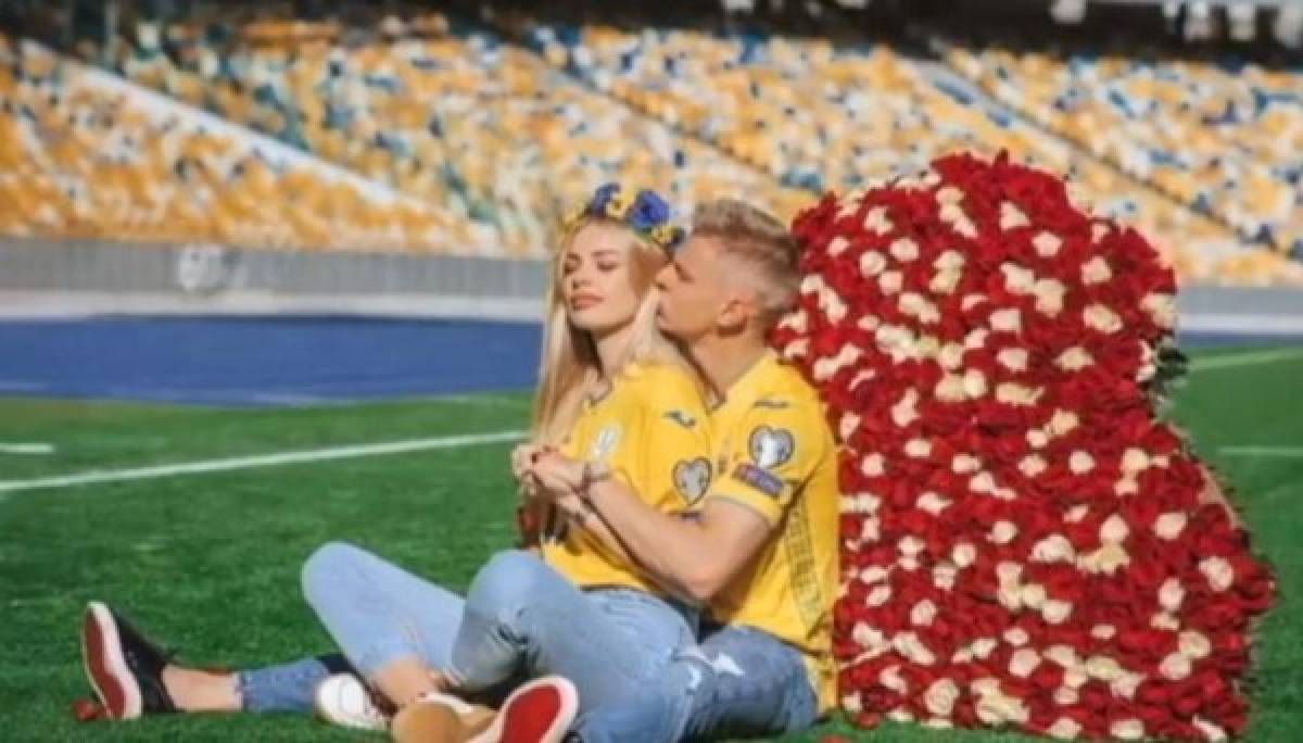 ¡Lo volvió a hacer! Zinchenko llenó de amor a su novia en plena entrevista de la Eurocopa; la reacción de la periodista