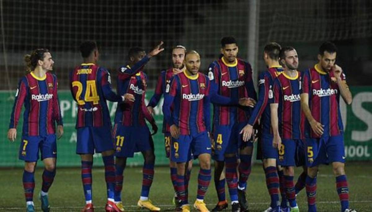 Con cuatro figuras de peso: Revelan la imponente lista de salidas que tiene Laporta en Barcelona  