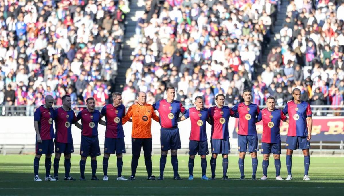 Las leyendas del Barcelona volvieron a derrotar al Real Madrid en el Clásico: el gesto de los blancos con Iniesta