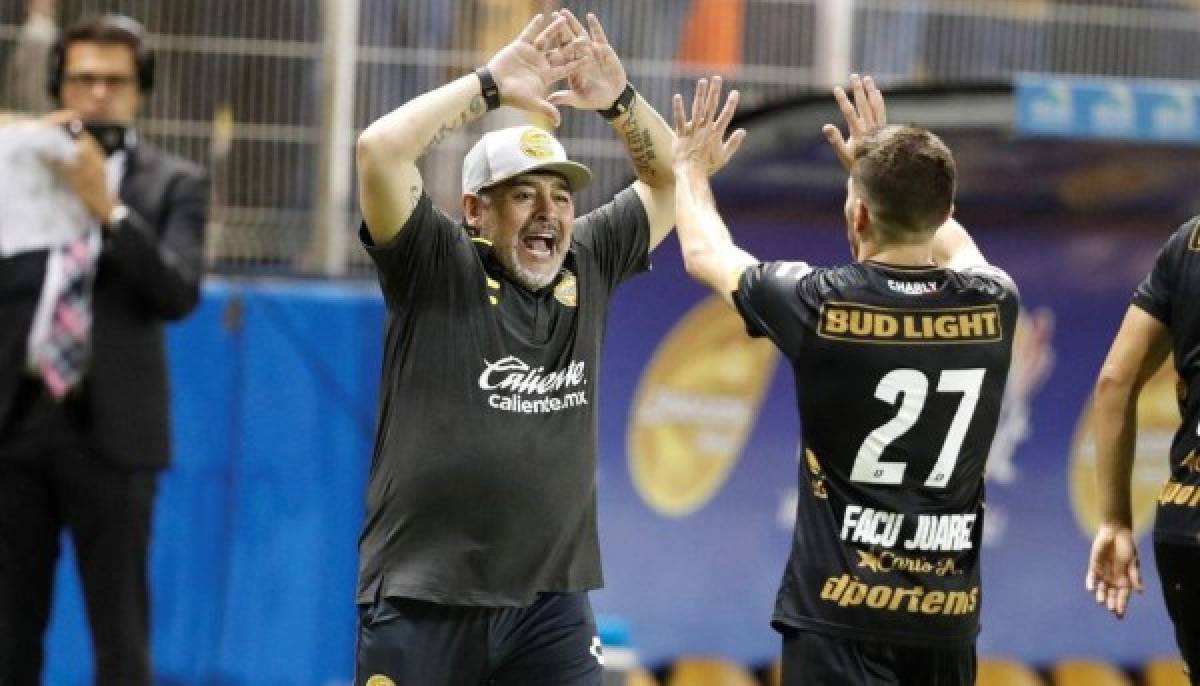 Los eufóricos festejos de Diego Maradona en su debut con Dorados de Sinaloa