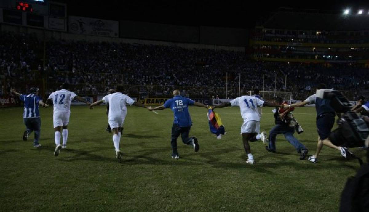 Fotos: La noche inolvidable de Honduras en San Salvador que dio el pase a Sudáfrica