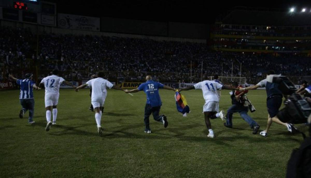 Fotos: La noche inolvidable de Honduras en San Salvador que dio el pase a Sudáfrica