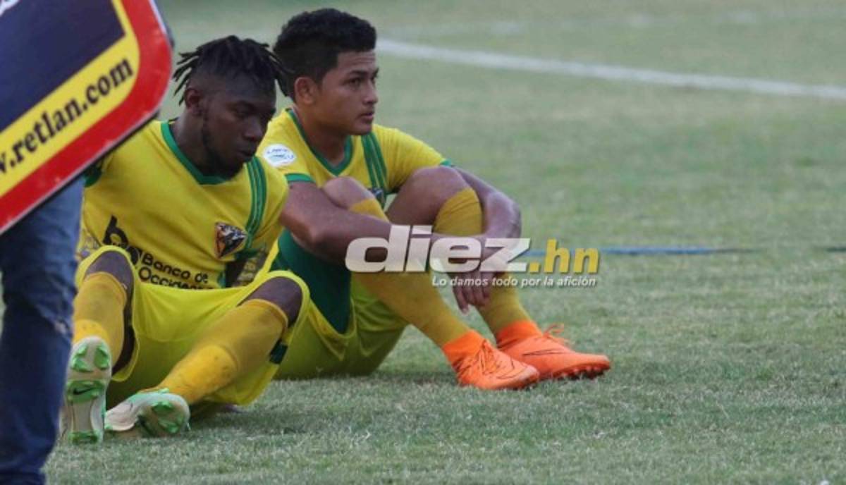 ¡DESGARRADOR! Las tristes fotos de los jugadores del Social Sol al descender