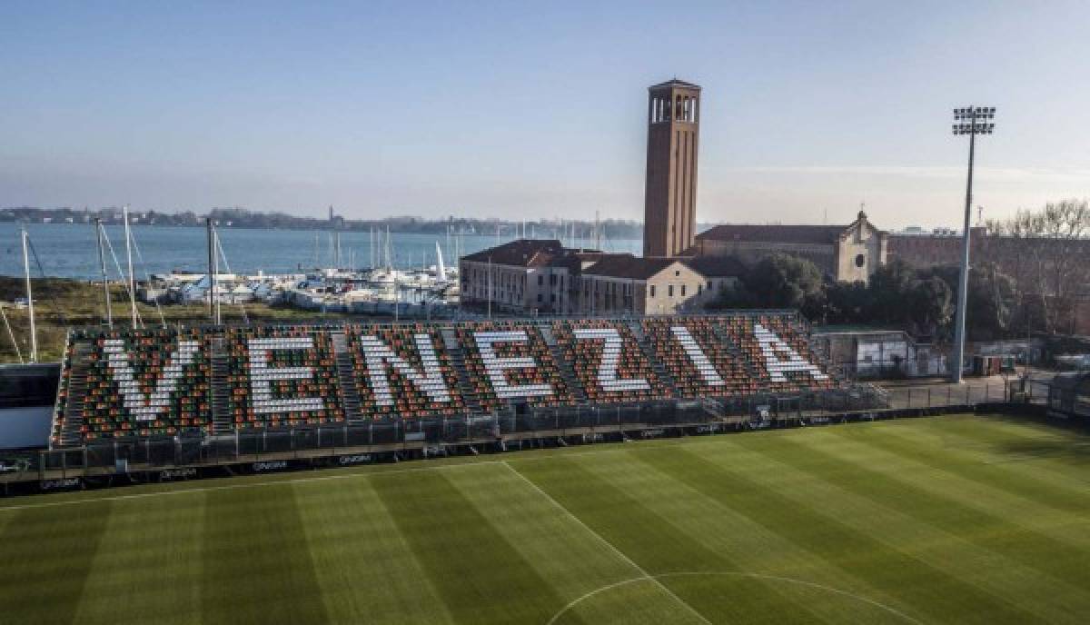 El maravilloso estadio de un club que regresa a la Serie A tras casi 20 años: solo se puede llegar en bote