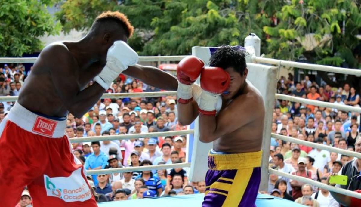 Espectacular ambiente en Tegucigalpa por la pelea del hondureño 'Pupita' Güity