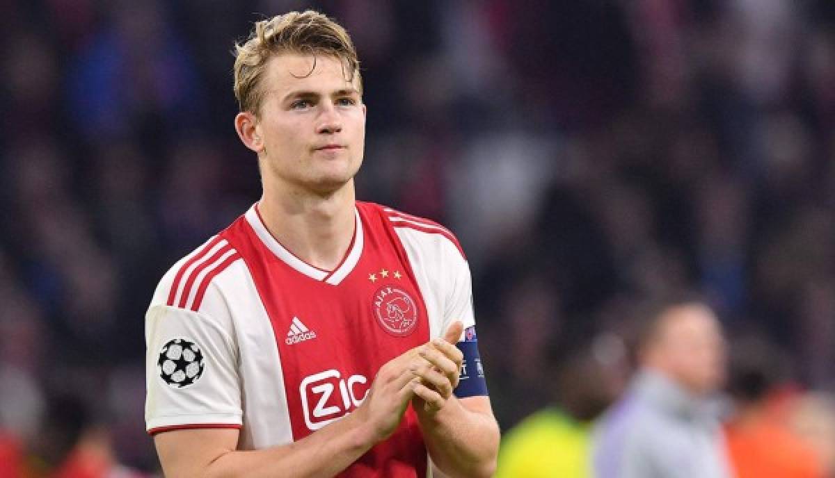 Ajax's Dutch defender Matthijs de Ligt reacts after Ajax Amsterdam lost the UEFA Champions League semi-final second leg football match against Tottenham Hotspur at the Johan Cruyff Arena, in Amsterdam, on May 8, 2019. Tottenham fought back from three goals down on aggregate to stun Ajax 3-2 and set up a Champions League final against Liverpool. / AFP / EMMANUEL DUNAND