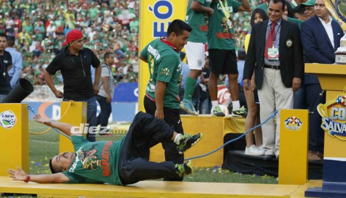 ¡Abrazos, lágrimas y besos! Eufórico festejo del Marathón tras coronarse campeón