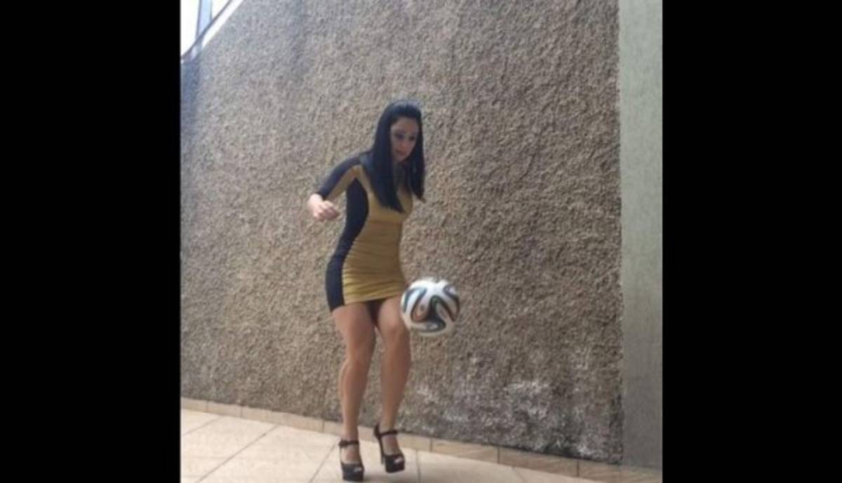 Raquel Benetti, la bella brasileña que domina el balón mejor que muchos