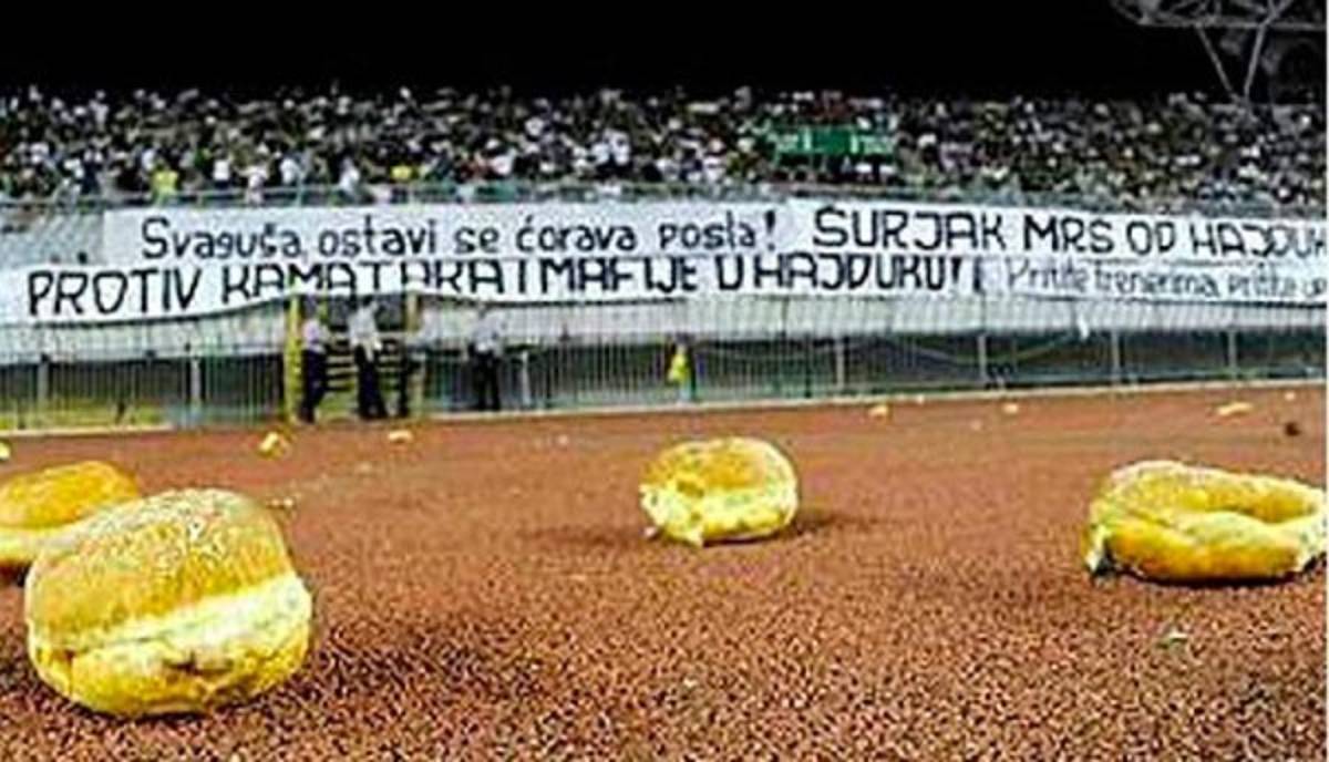 Las 10 cosas más raras lanzadas por los aficionados a un campo de fútbol