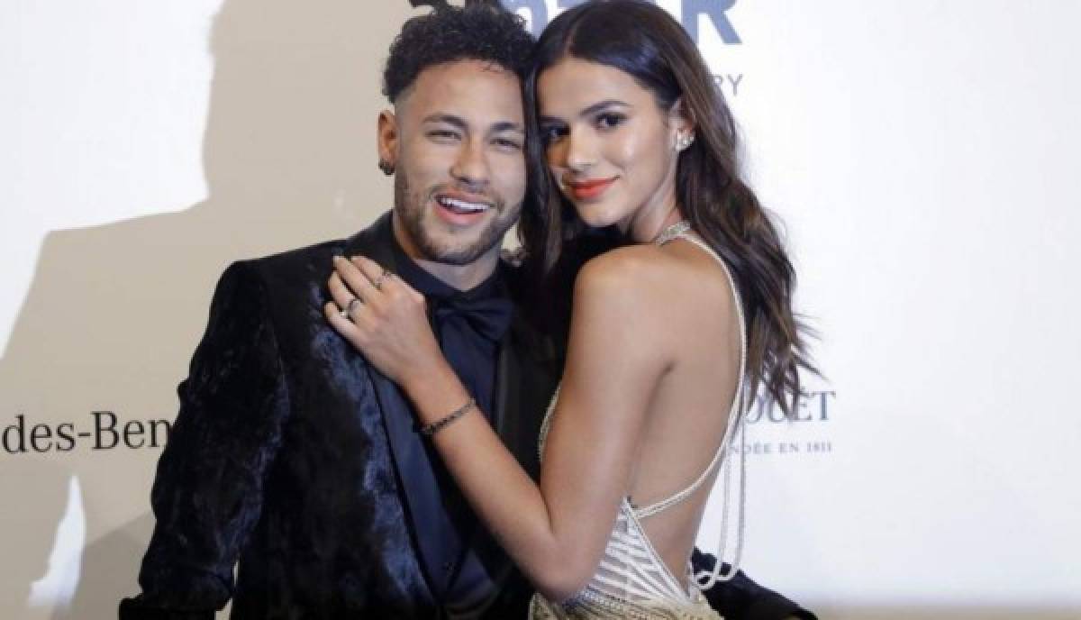 Bruna Marquezine y sus ardientes vacaciones en Grecia y ¡sin Neymar!