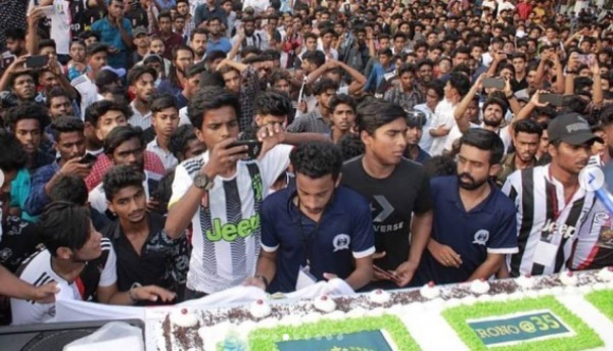 Increíble: Así celebraron el cumpleaños 35 de Cristiano Ronaldo en India, con pastel gigante y cánticos  