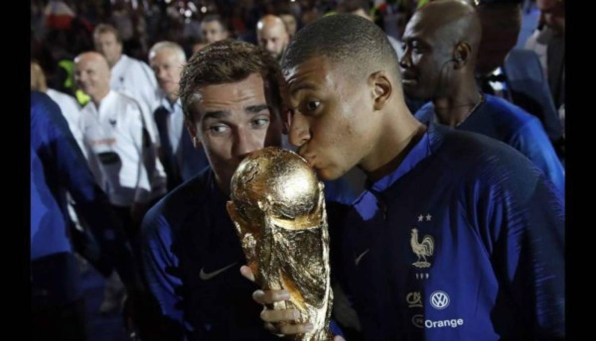 ¡Qué fiestón! Así celebró Francia su título en Rusia ante su público