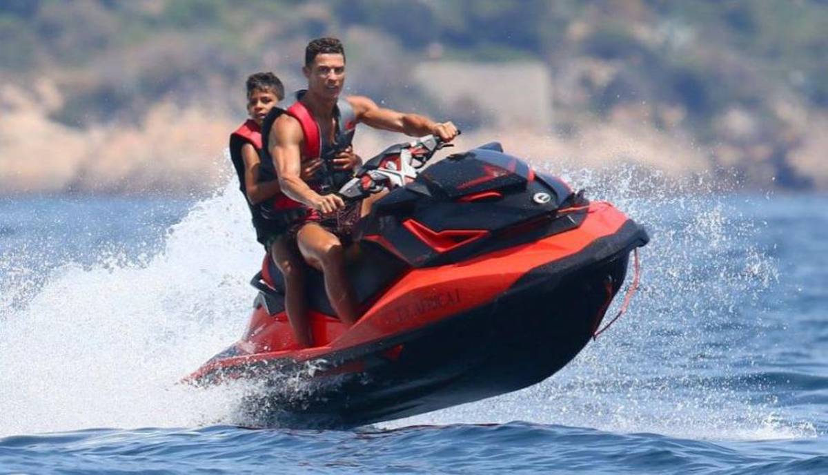 ¡Le gusta vestir caro! La vida de lujos que tiene Cristiano Ronaldo JR por su papá y así fue presentado en el United