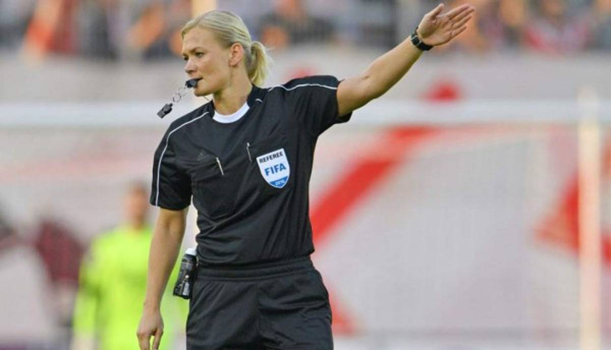 ¡Ponen orden! Las árbitras más bellas y sexys del mundo