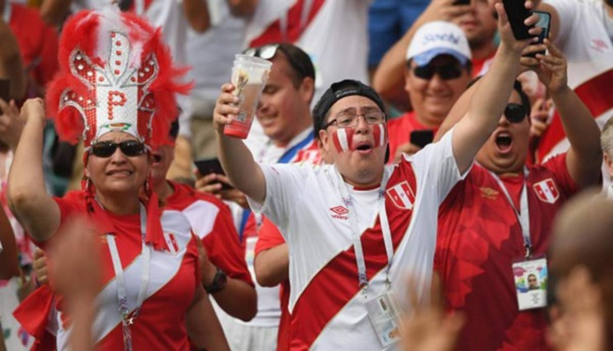 LO QUE NO SE VIO EN TV: Jugador peruano destrozado por penal fallado y el llanto de los aficionados