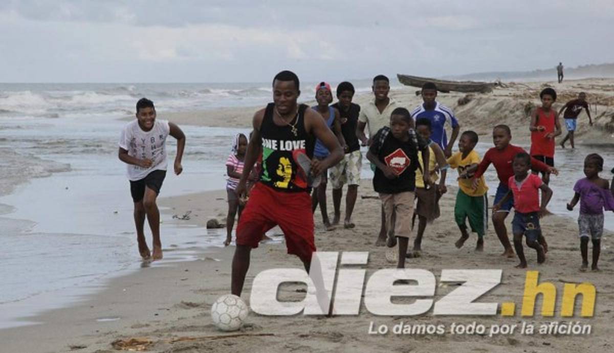 Marvin Chávez disfruta de sus vacaciones en su natal Sambo Creek