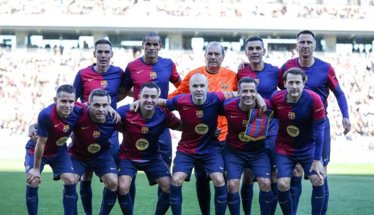 Las leyendas del Barcelona volvieron a derrotar al Real Madrid en el Clásico: el gesto de los blancos con Iniesta