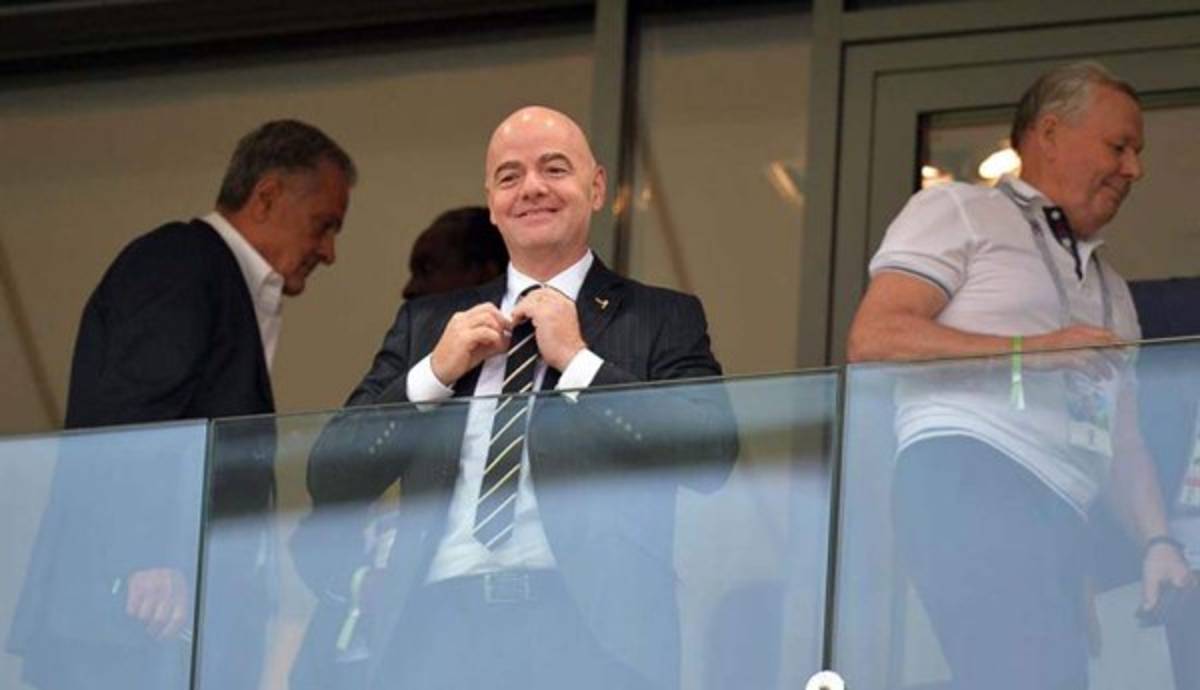 Infantino defiende el VAR por ayudar al fútbol a ser justo y transparente