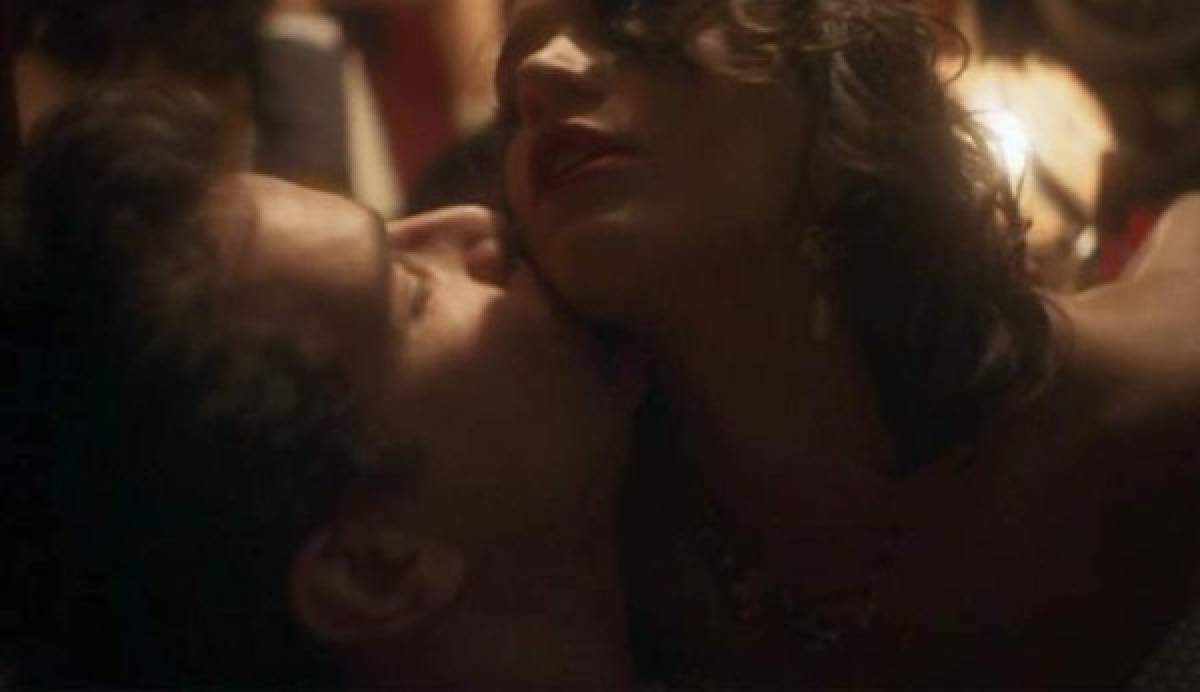 Las imágenes más atrevidas de Bruna Marquezine en su video sexual para la TV de Brasil