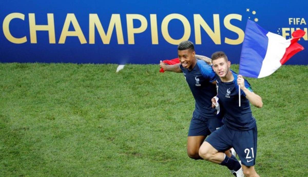LOCURA: El beso a Mbappé, el delirio de Deschamps y la celebración de Francia