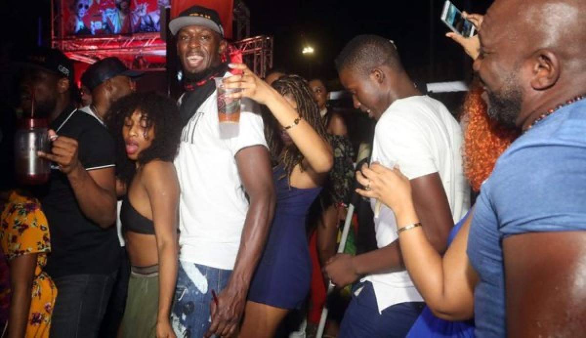 POLÉMICA: La desenfrenada fiesta de Usain Bolt en carnaval de Trinidad y Tobago