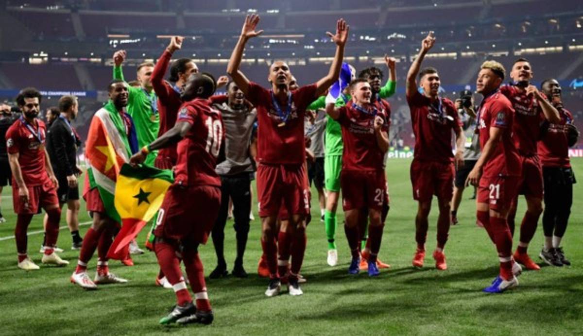 Lo que no se vio en TV: El llanto del Tottenham, la sexy rubia y el increíble festejo del Liverpool